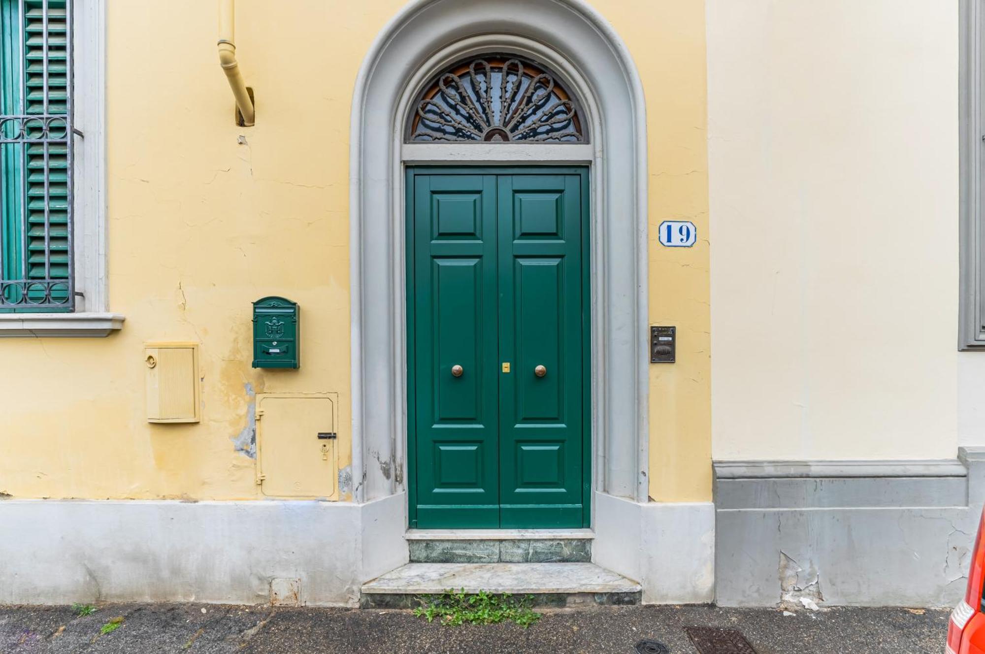 Bright Apartment With Private Garden And Balcony Florence Exterior photo