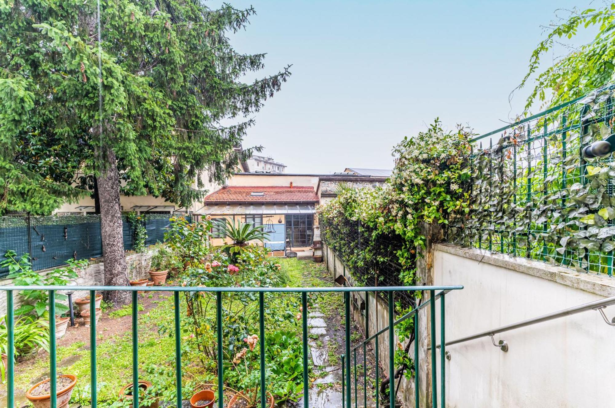 Bright Apartment With Private Garden And Balcony Florence Exterior photo